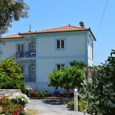 Troumpas Family Rooms & Apartments Leonídion Exterior foto